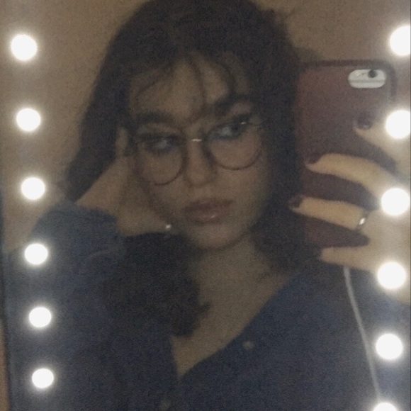 Meet your Posher, Isabelle - Picture 1 of 1